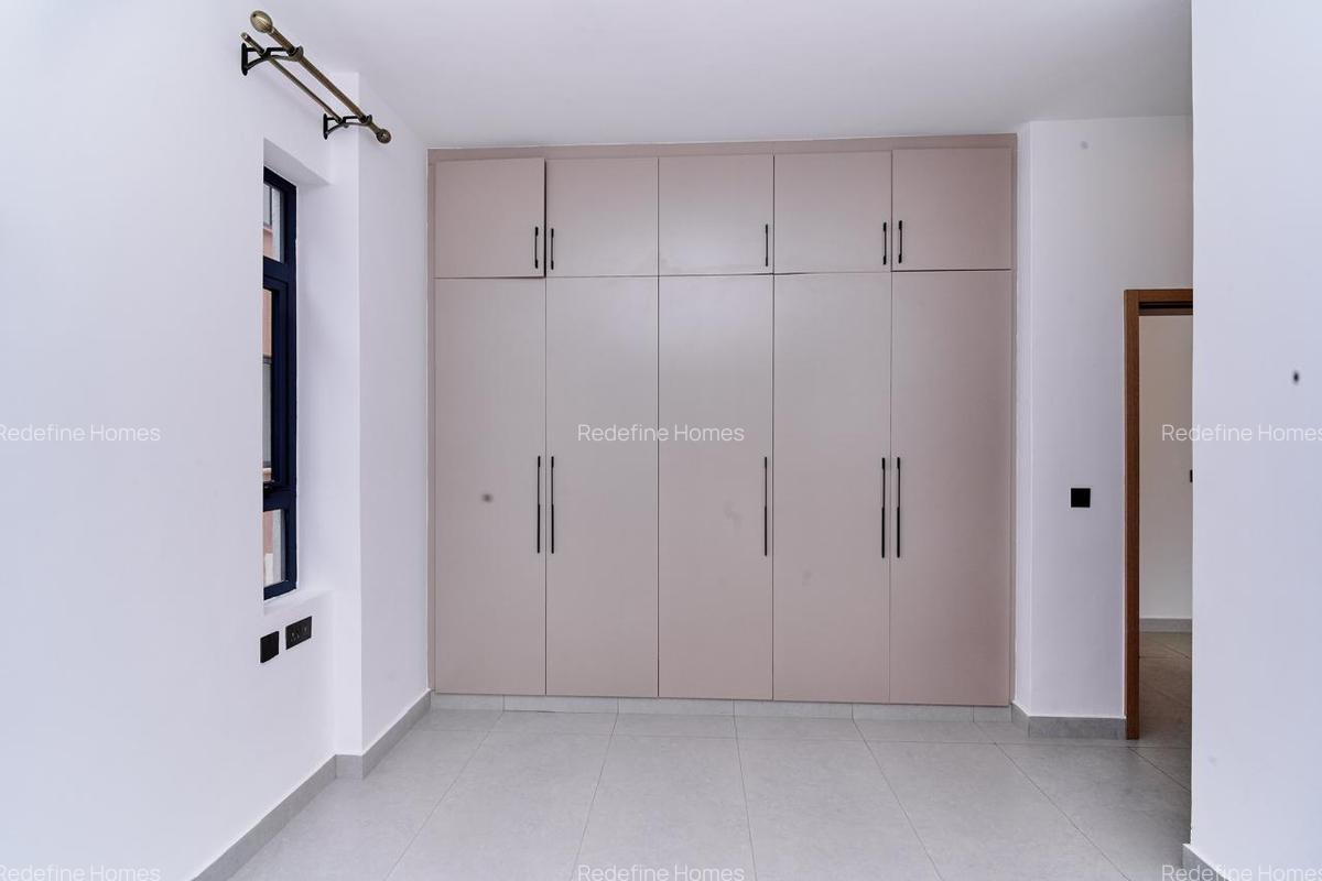 2 Bed Apartment with Gym in Brookside - 15