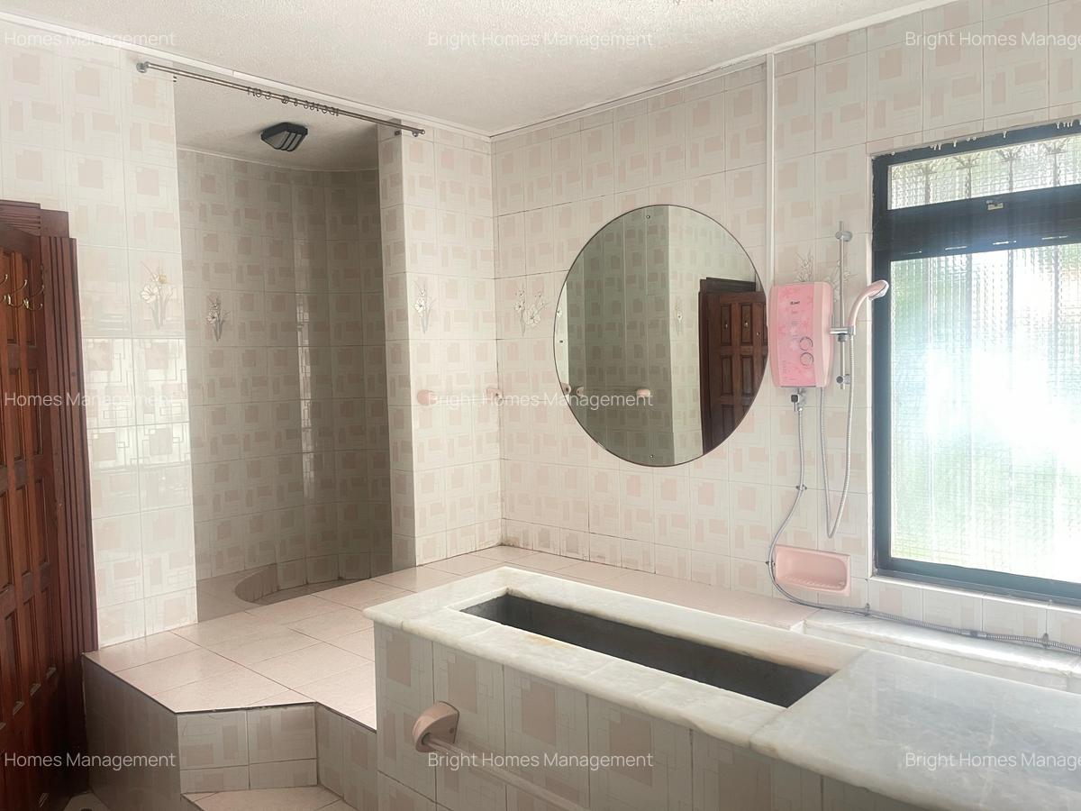 5 Bed House with En Suite in Muthaiga - 16