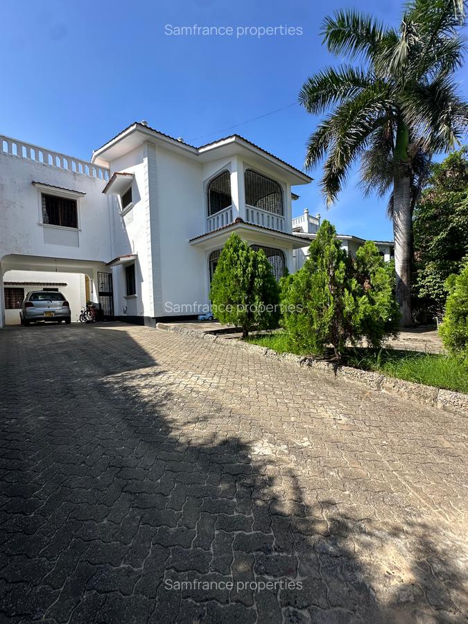 4 Bed Townhouse with En Suite at Links Road - 4