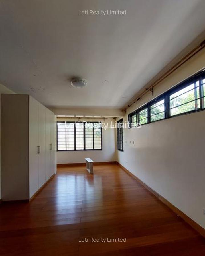 5 Bed Townhouse with En Suite in Lavington - 10