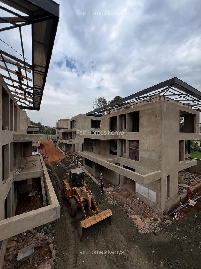 5 Bed Townhouse with En Suite at Lavington Green - 1