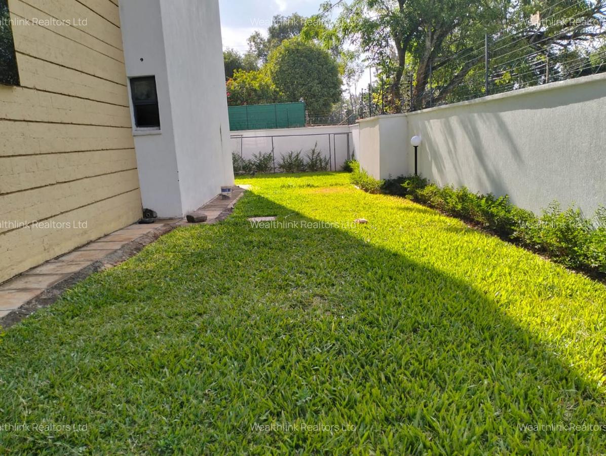 4 Bed Townhouse with En Suite at Lavington - 4