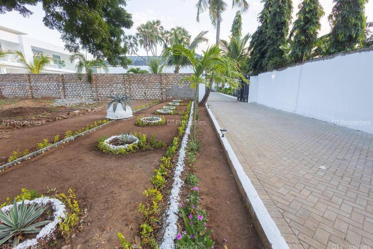 4 Bed House with En Suite at Diani - 7