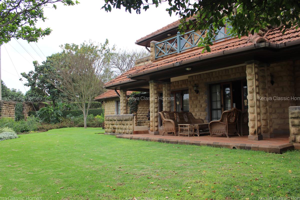 4 Bed Villa with En Suite at Windsor Park - 3