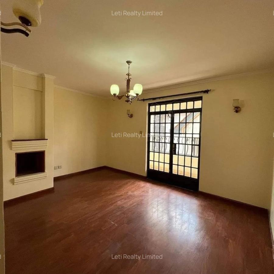 5 Bed Townhouse with En Suite in Lavington - 3
