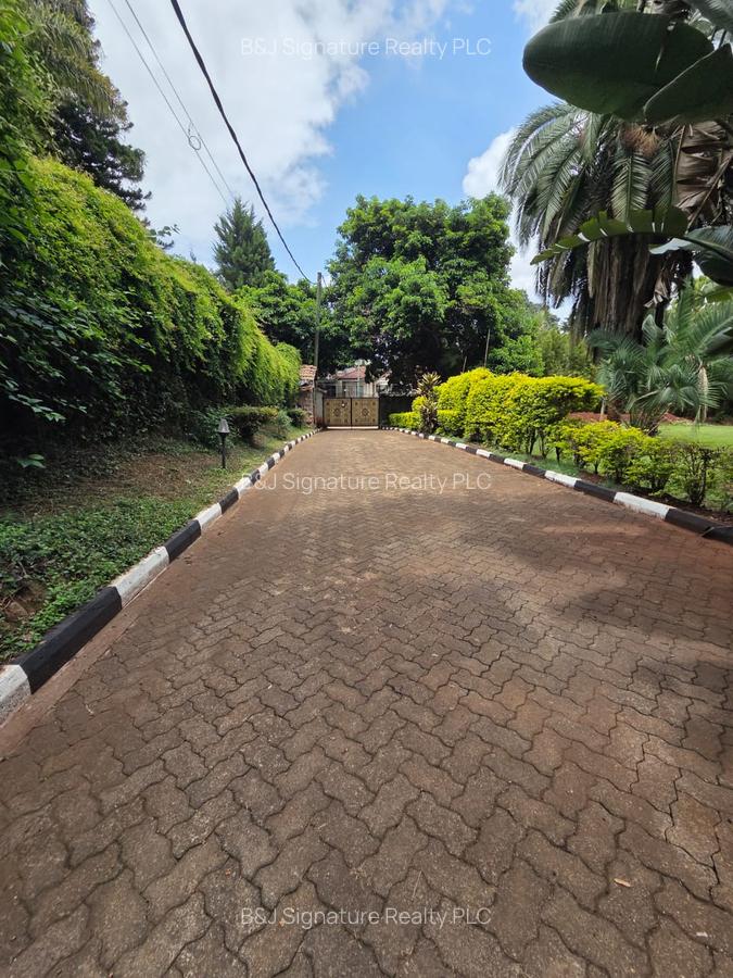 4 Bed Townhouse with En Suite in Hill View - 3