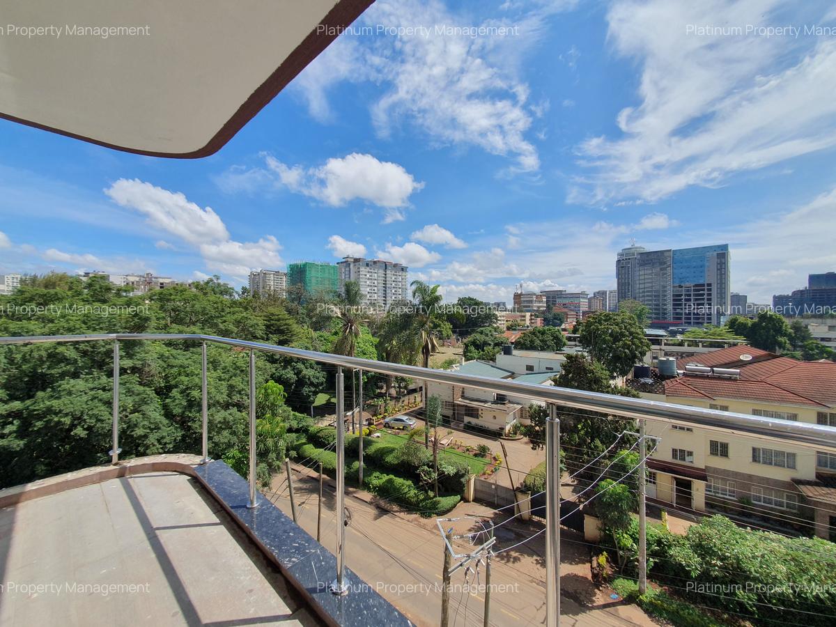 4 Bed Apartment with En Suite in Parklands - 12