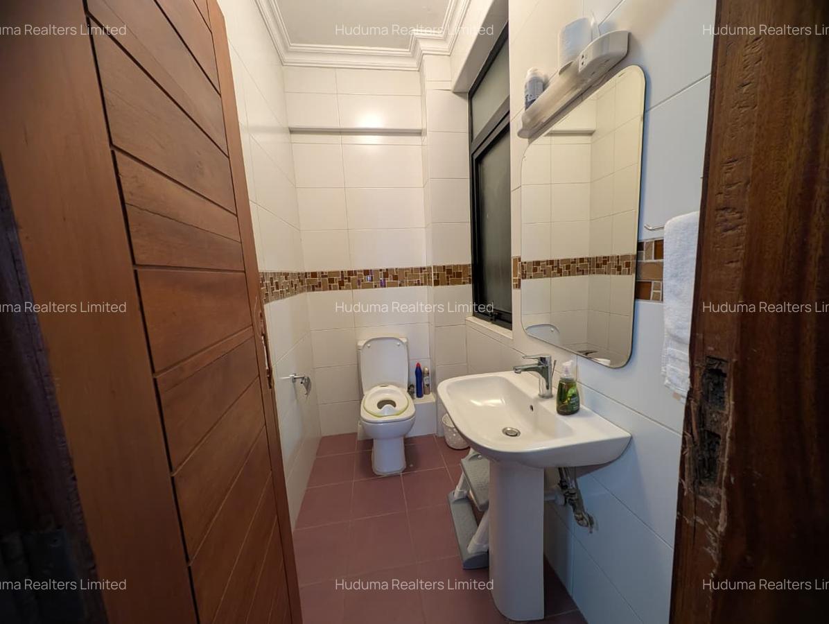 3 Bed Apartment with En Suite at Thompson Estate - 5