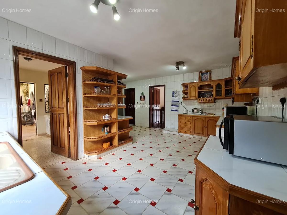 5 Bed House with En Suite at Nyari - 13