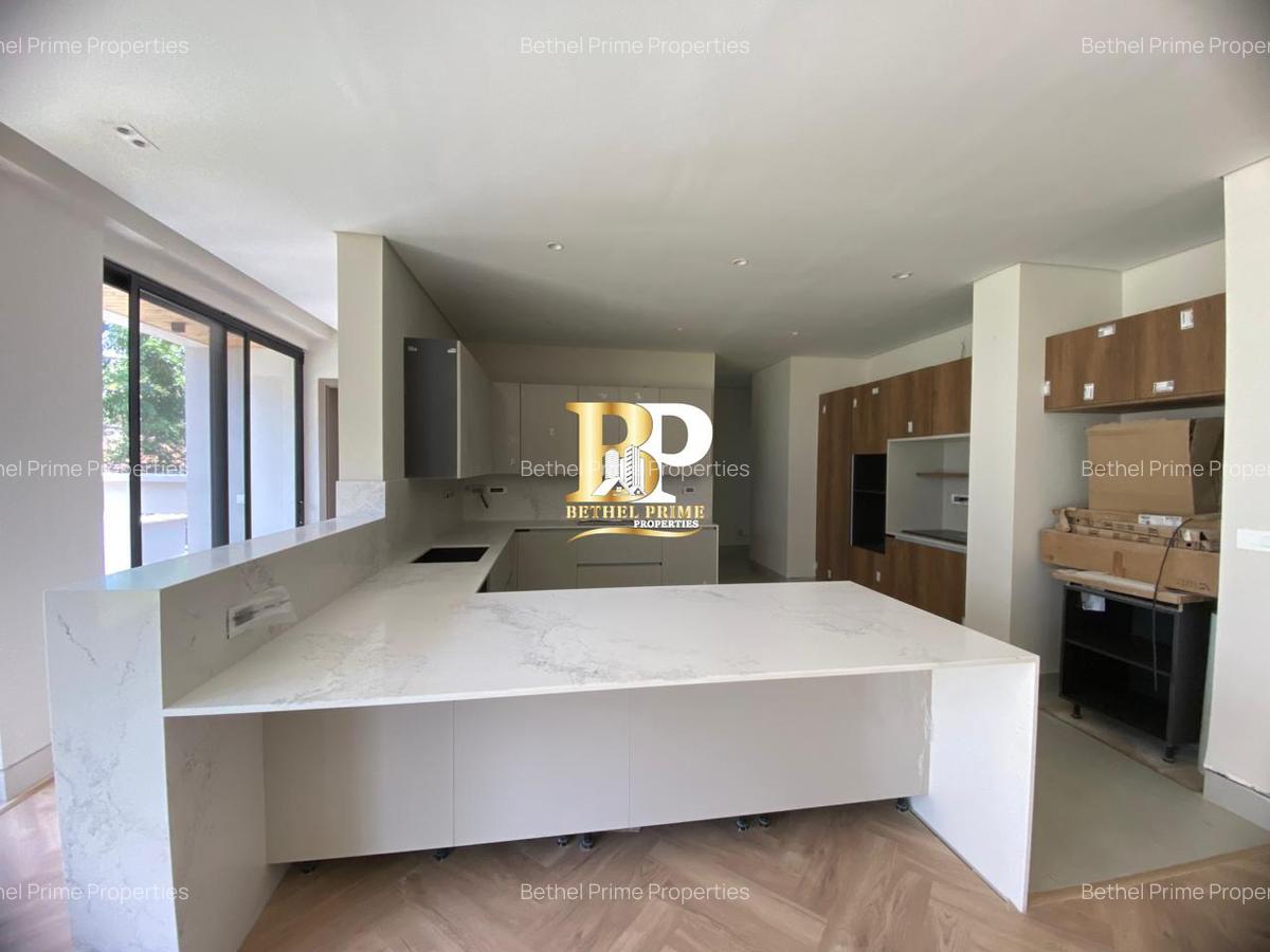 5 Bed Villa with En Suite at Grevillea Groove - 16