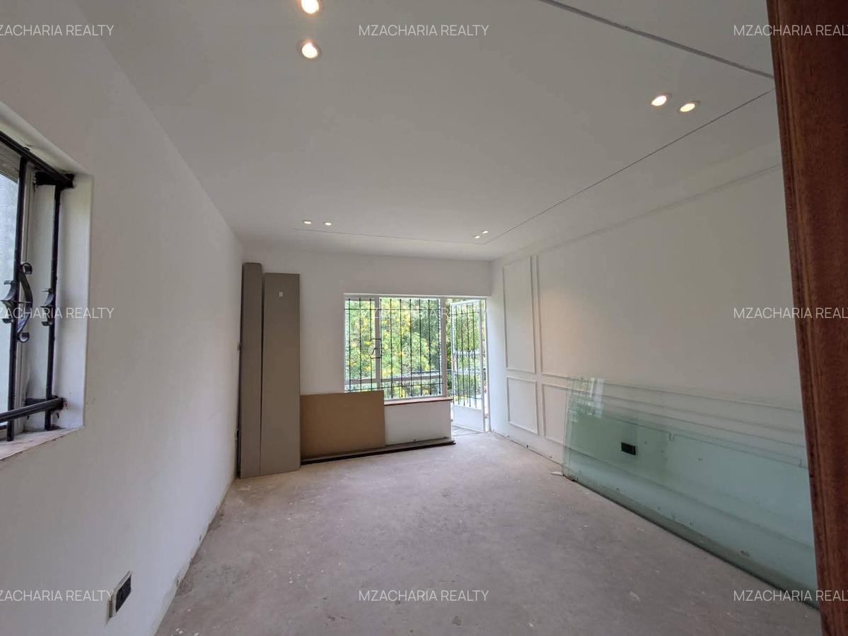 4 Bed House with En Suite in Muthaiga - 17