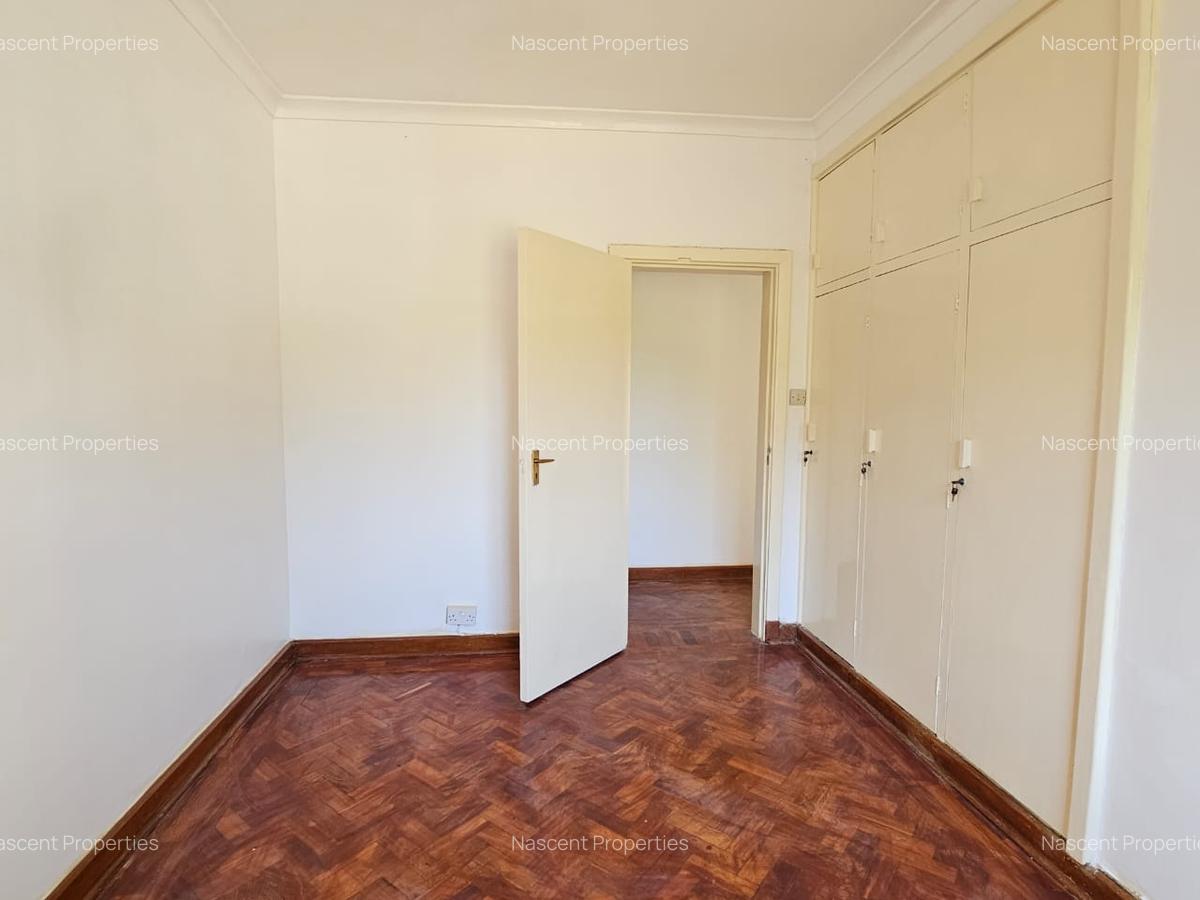 6 Bed House with En Suite in Rosslyn - 6