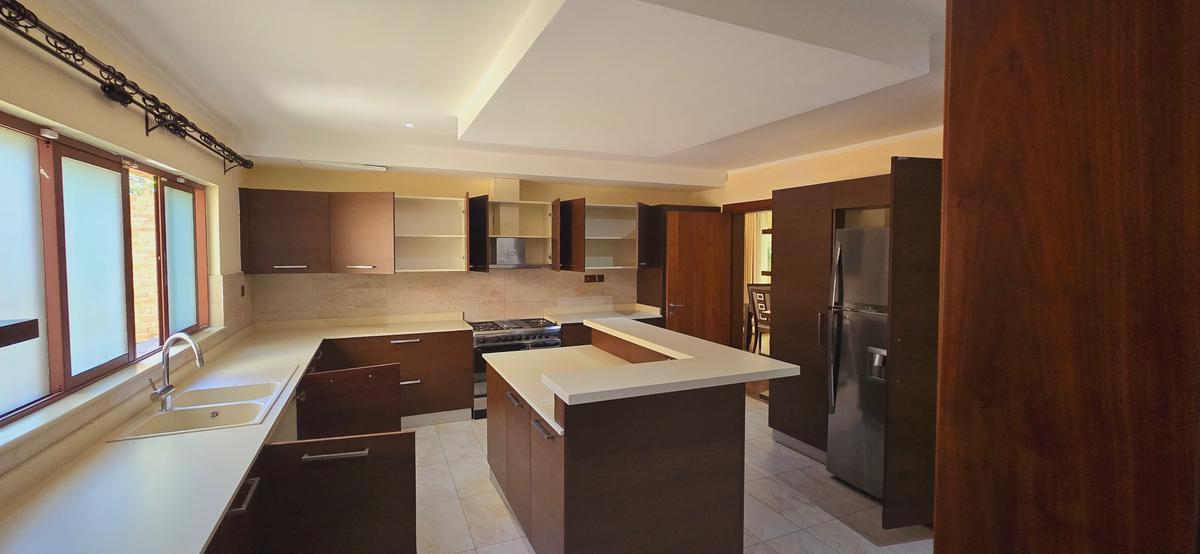 5 Bed Townhouse with En Suite at Lavington Mall - 19