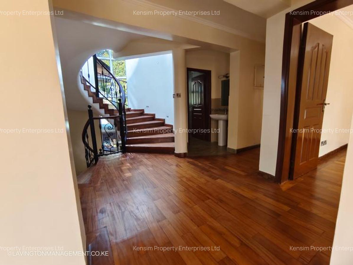 5 Bed Townhouse with En Suite in Lavington - 19