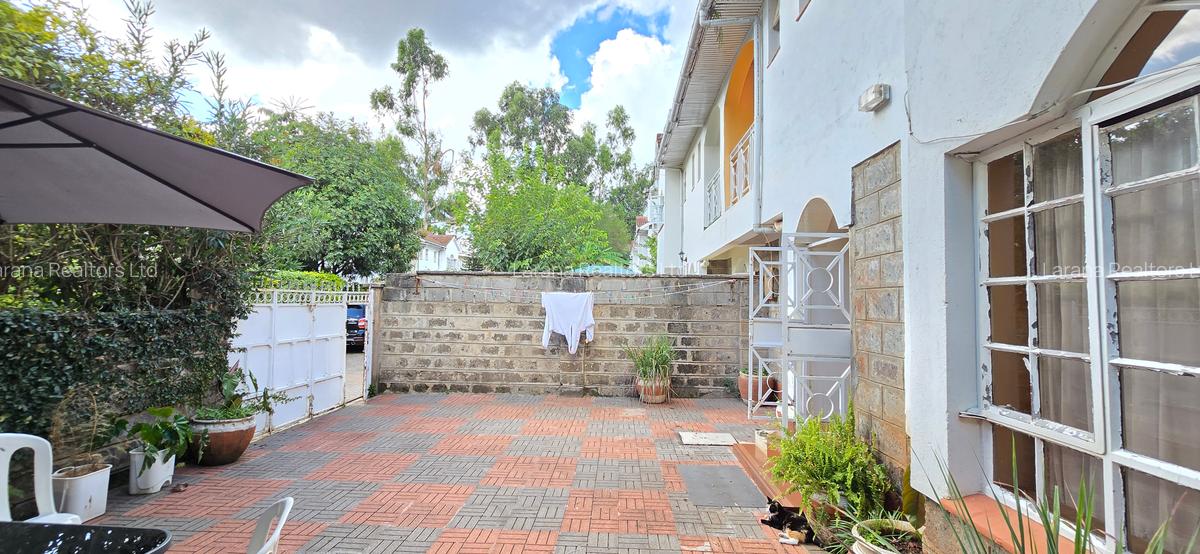 4 Bed Townhouse with En Suite in Lavington - 9