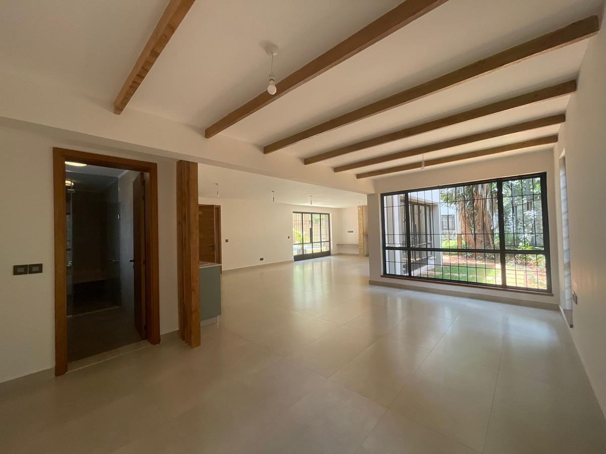 5 Bed House with En Suite in Lavington - 4