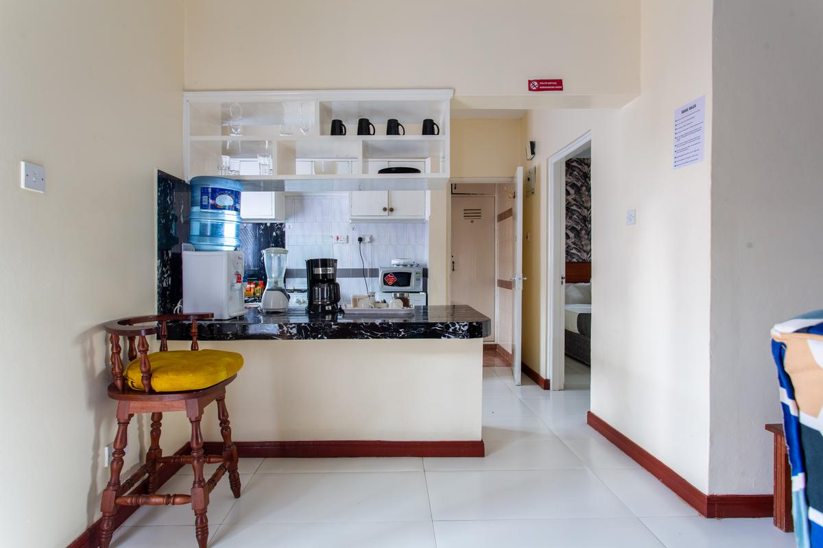 Serviced 1 Bed Apartment with En Suite at Lantana Road - 7