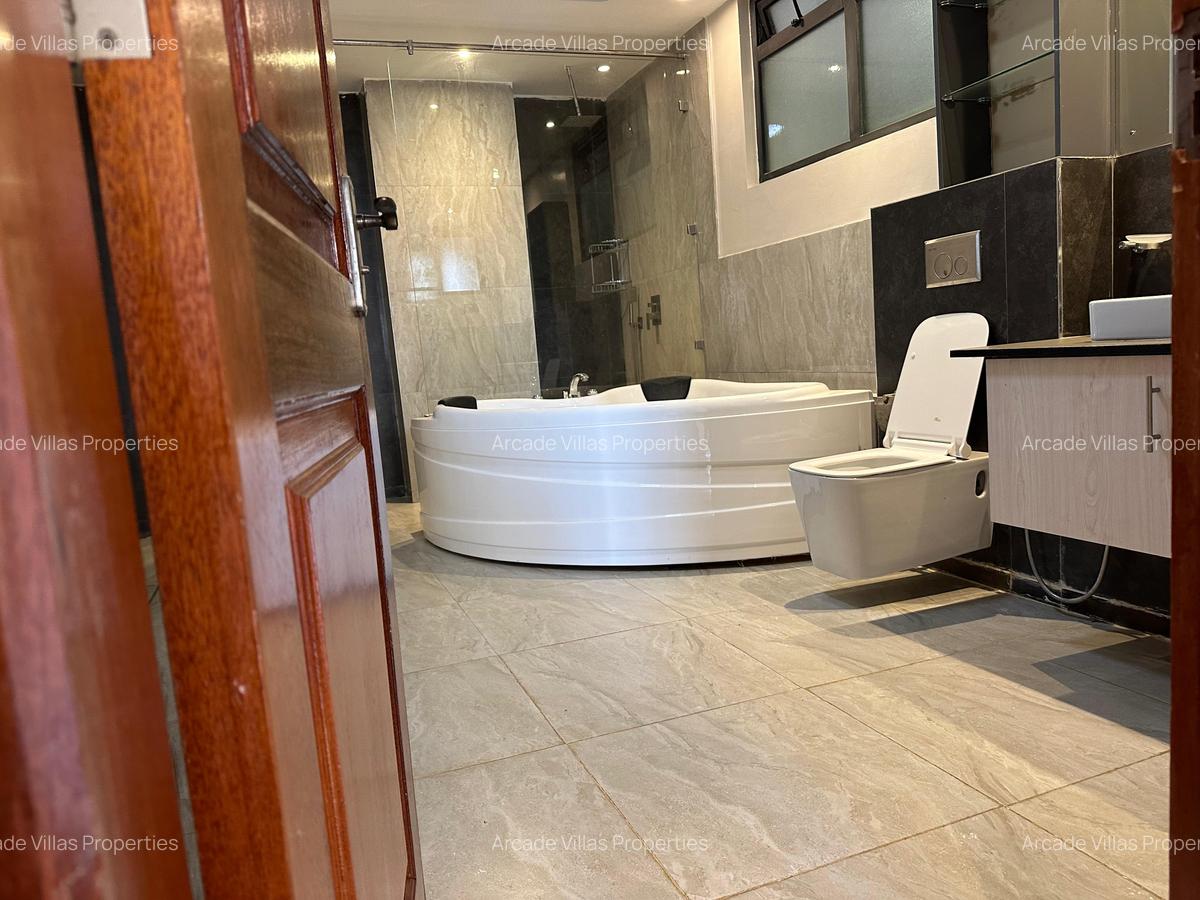 3 Bed Apartment with Swimming Pool in Riverside - 15