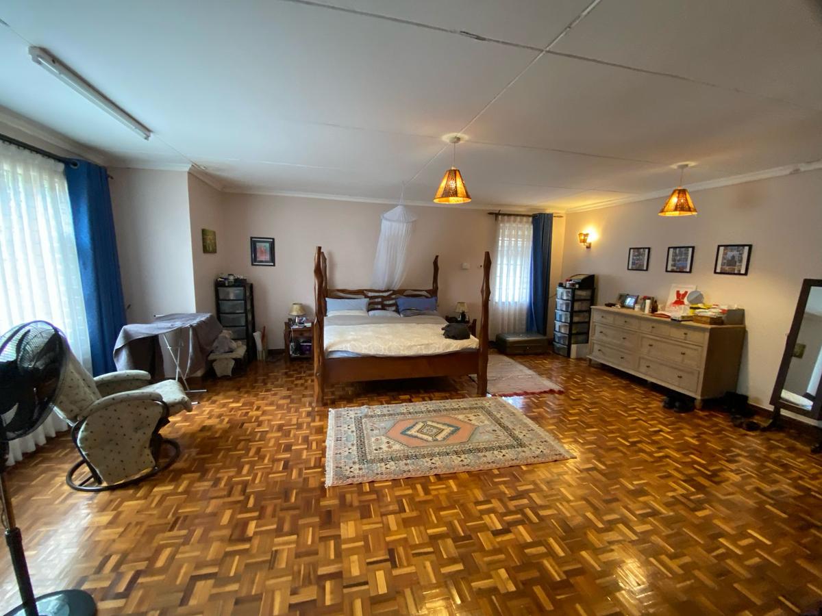 4 Bed House with En Suite in Spring Valley - 4