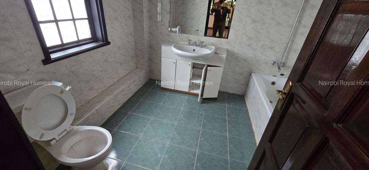 4 Bed Townhouse with En Suite at Lavington Green - 20