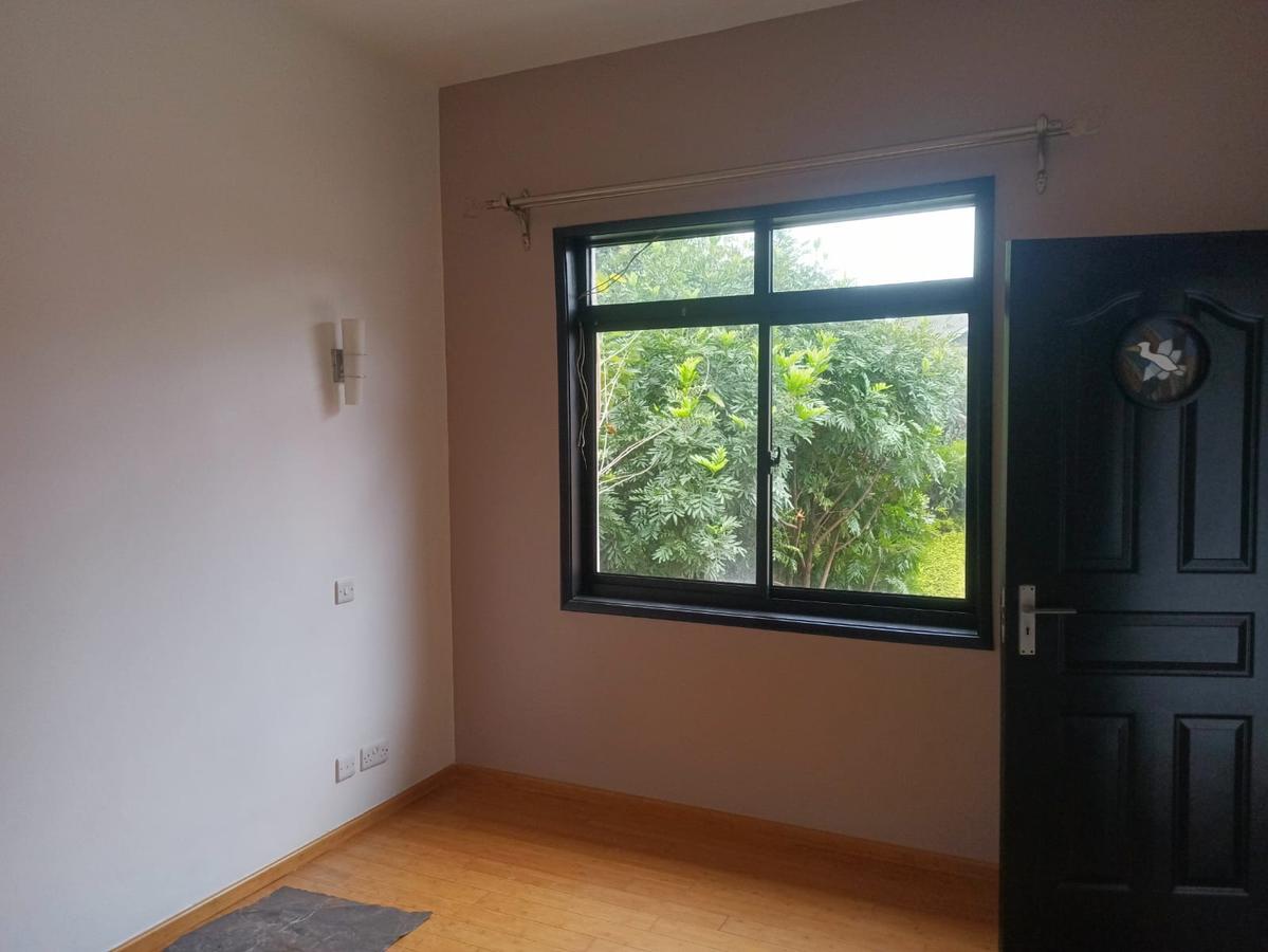 5 Bed Townhouse with En Suite at Lavington - 13
