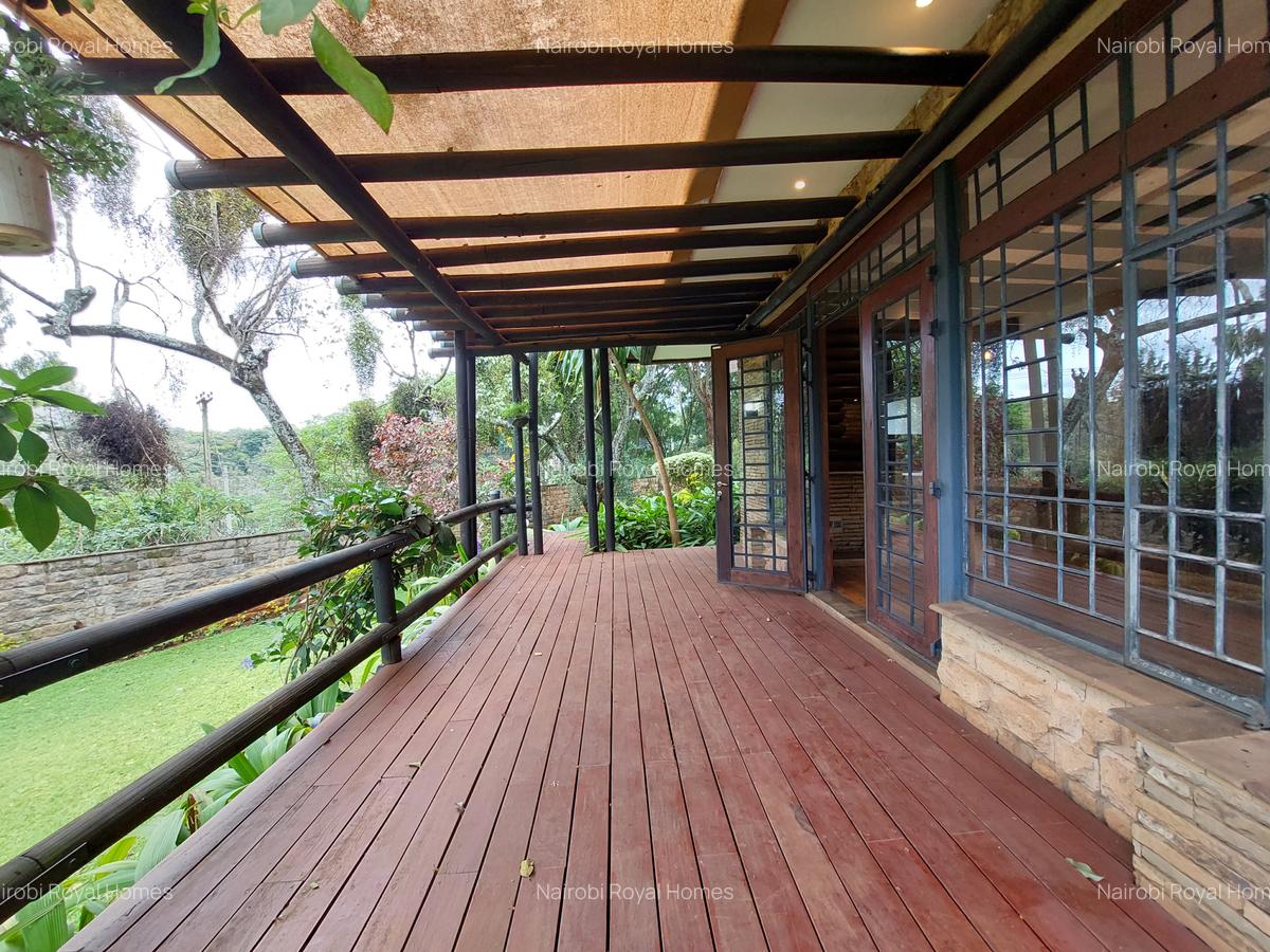 5 Bed Townhouse with En Suite at Lake View - 6