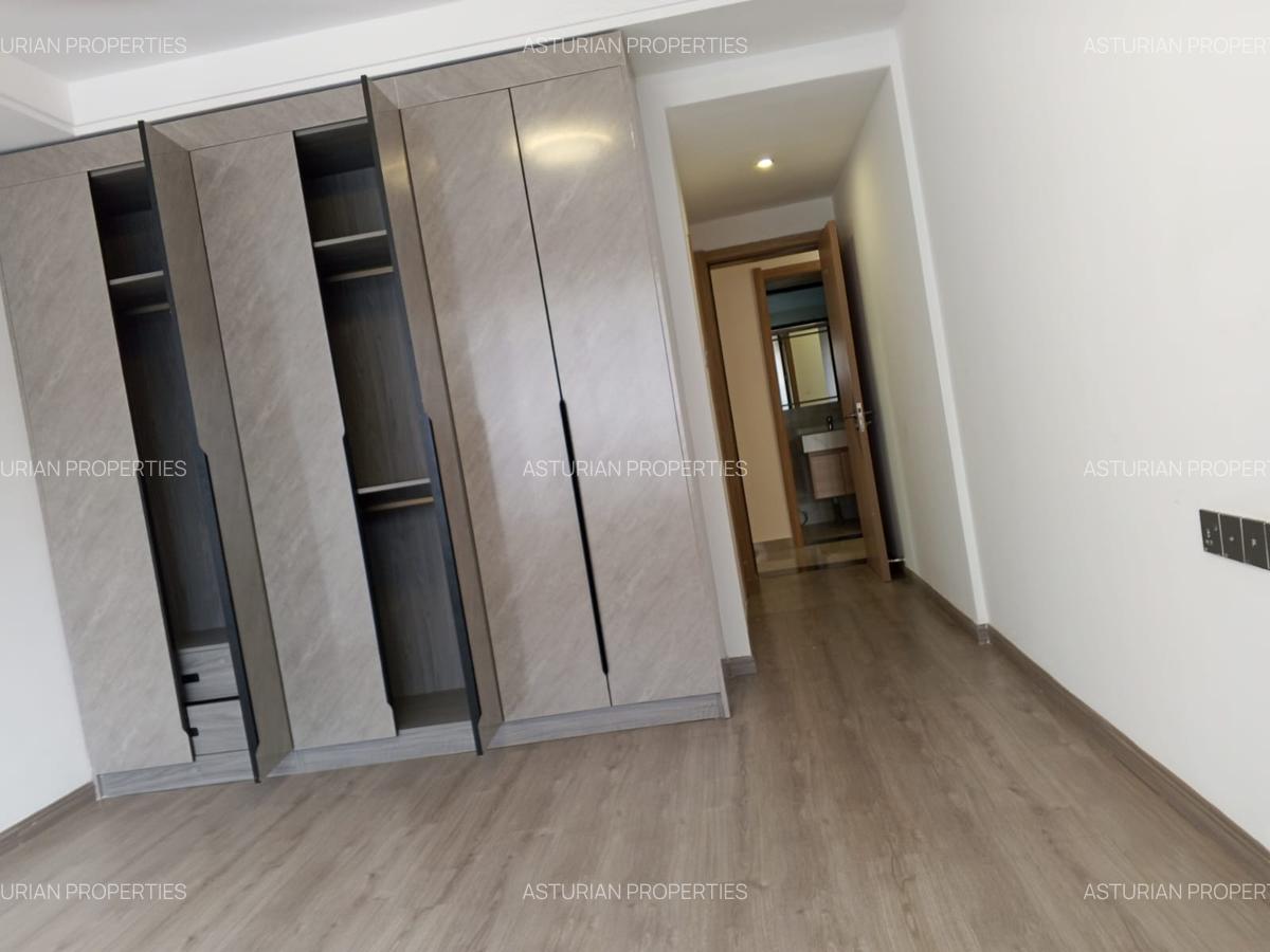 3 Bed Apartment with En Suite in Riverside - 3