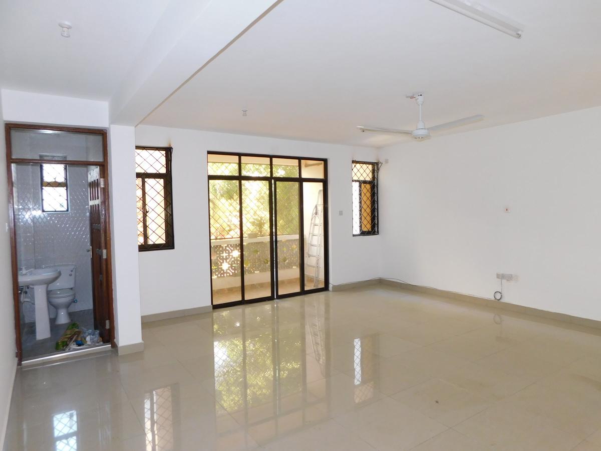 3 Bed Apartment with En Suite at Beach Road - 7