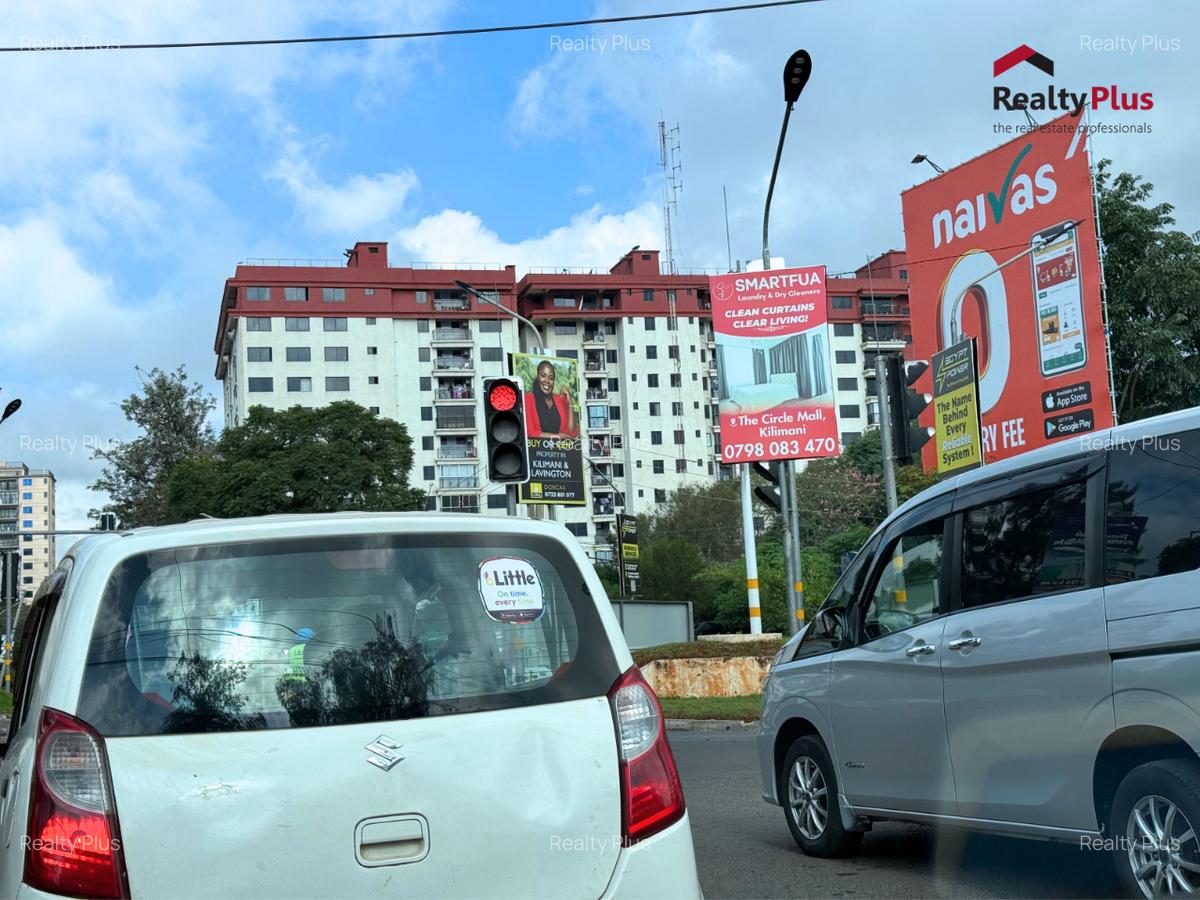 3 Bed Apartment with En Suite at Dennis Pritt Road - 4