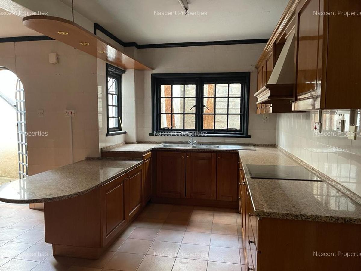 4 Bed Townhouse with En Suite in Riverside - 5