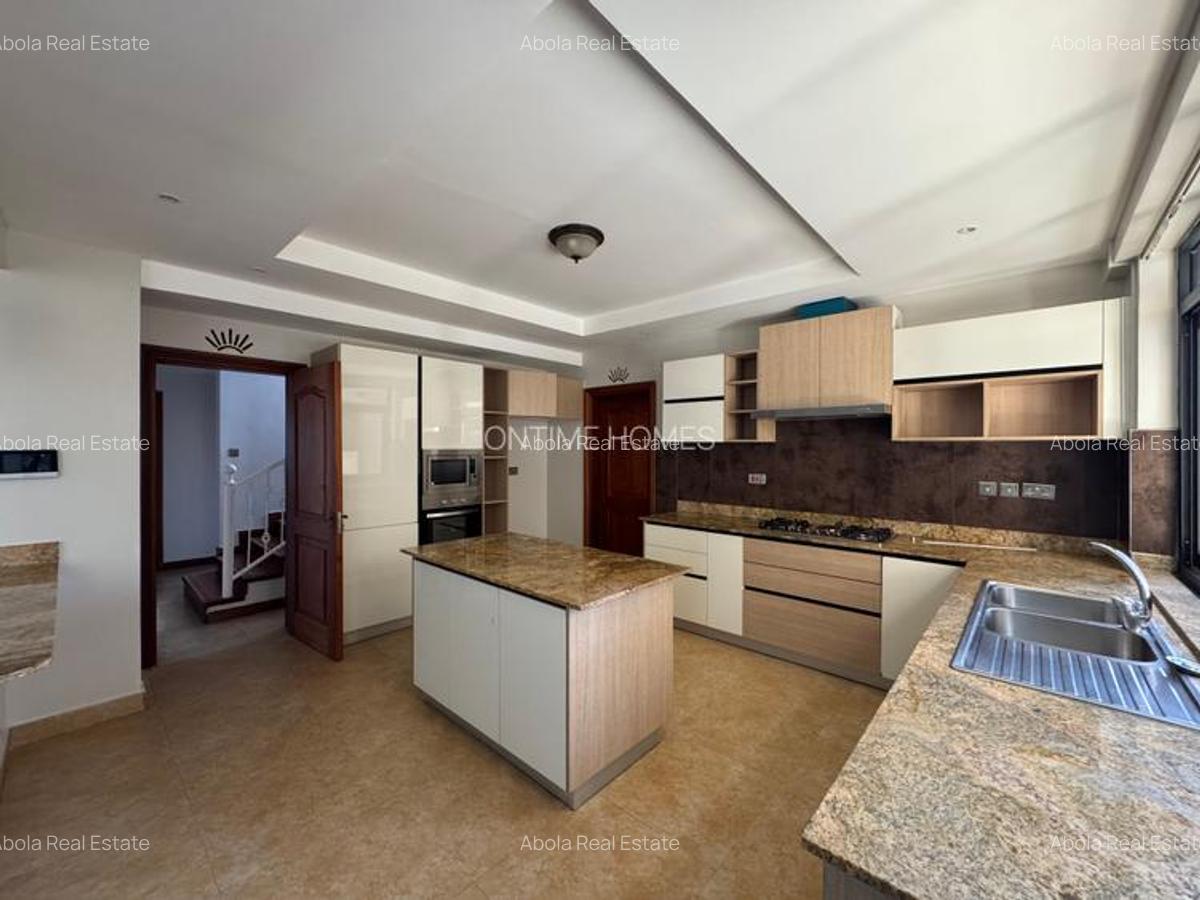 4 Bed Apartment with En Suite in Riverside - 17