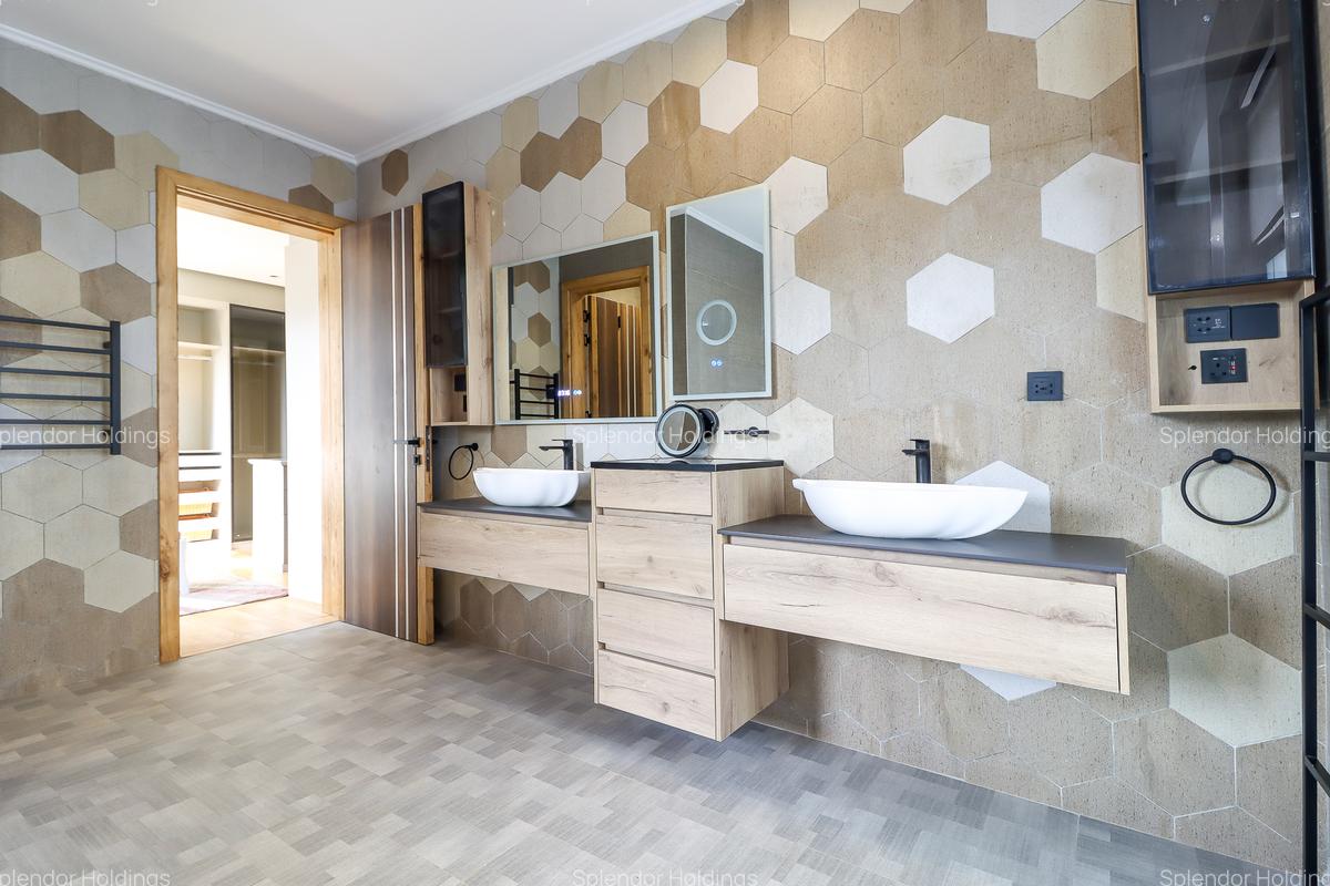 4 Bed Townhouse with En Suite in Lavington - 11