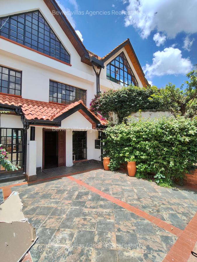 5 Bed Townhouse with En Suite at Westlands - 1