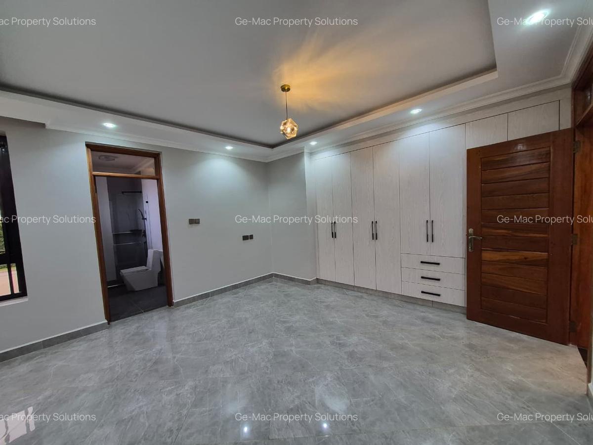 5 Bed House with En Suite in Runda - 10