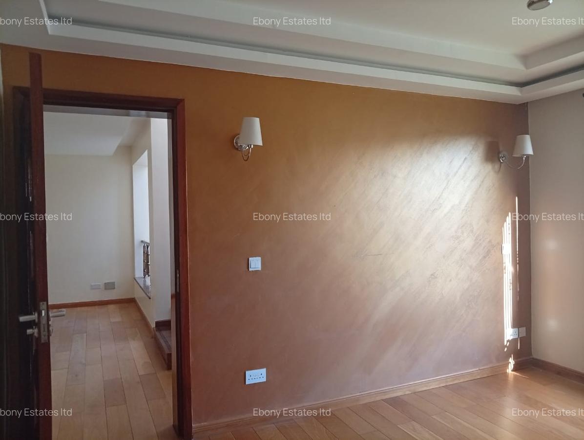 4 Bed Townhouse with En Suite in Lavington - 9