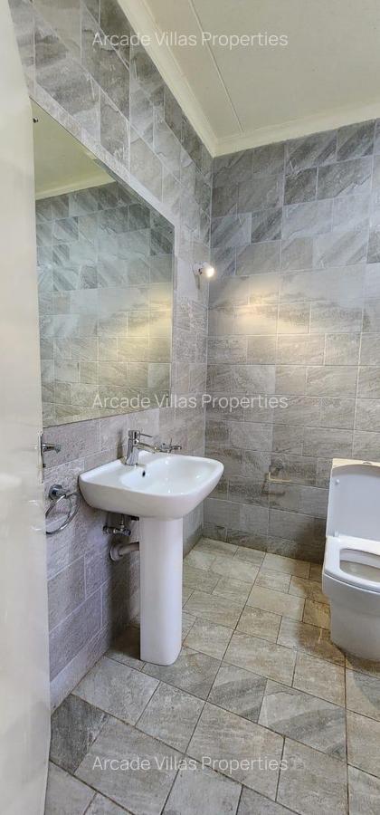 4 Bed House with En Suite in Lavington - 15