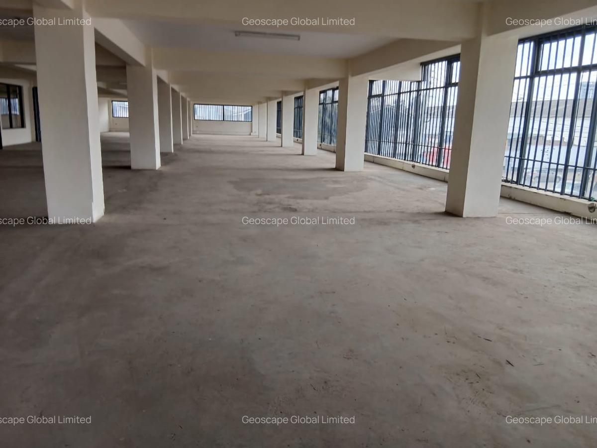 8,400 ft² Warehouse with Parking in Industrial Area - 2