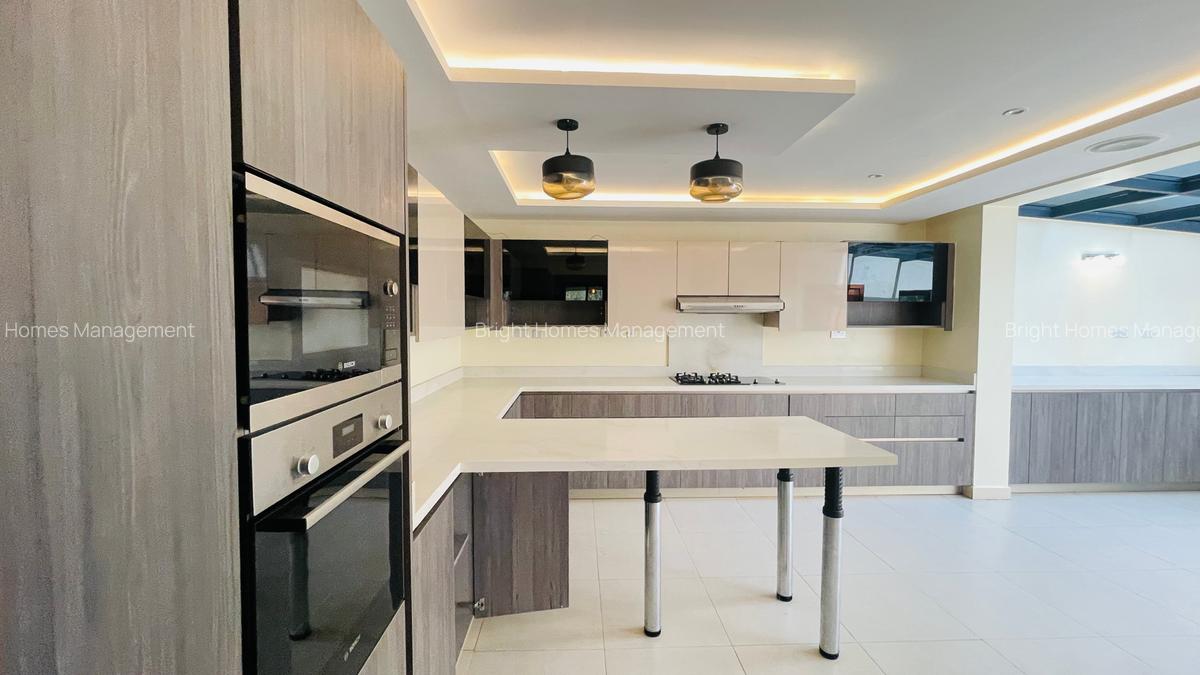 5 Bed Villa with En Suite in Spring Valley - 9