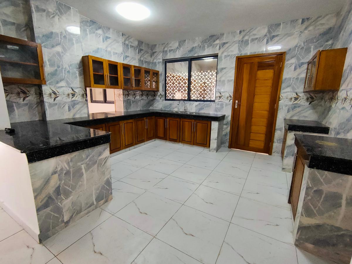 4 Bed Apartment with En Suite in Kizingo - 3