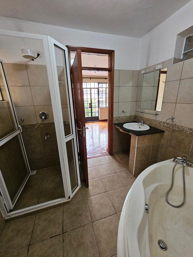 3 Bed Apartment with En Suite at Lavington - 17