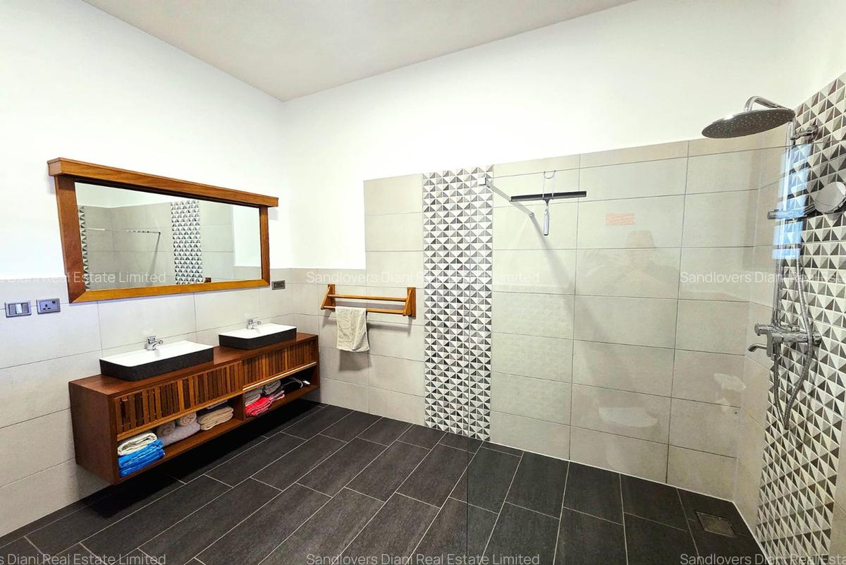 5 Bed Villa with En Suite in Diani - 9