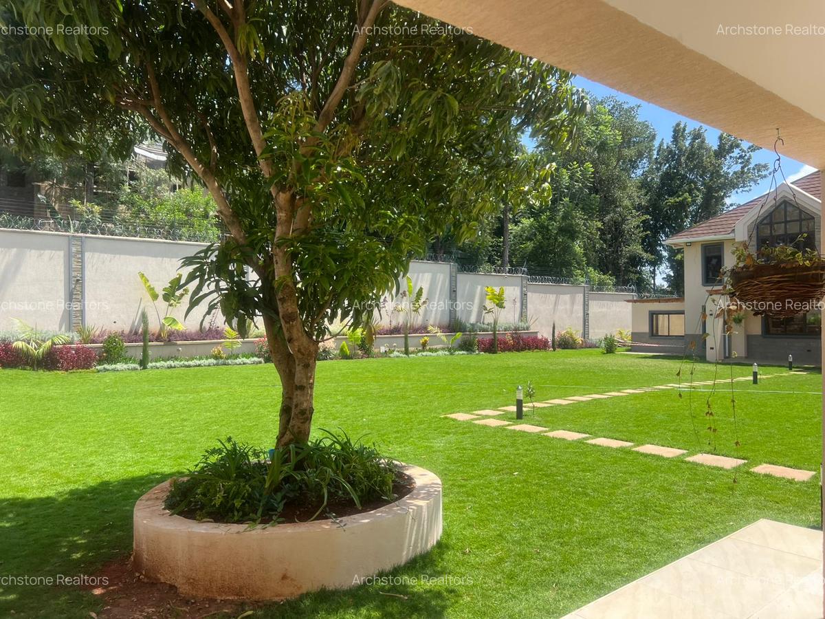 6 Bed House with En Suite in Runda - 14