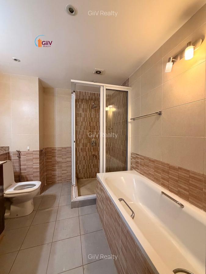 4 Bed Apartment with En Suite in Riverside - 16