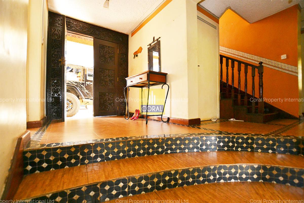 5 Bed House in Riverside - 9