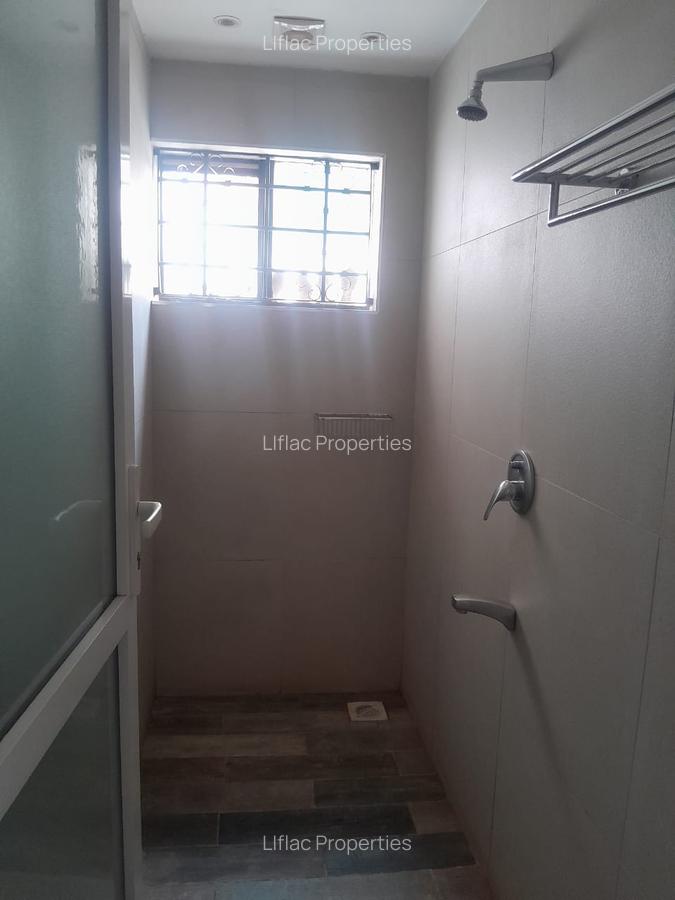 4 Bed House with En Suite in Runda - 14