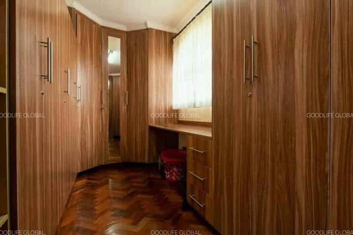 5 Bed House with En Suite at Kitisur - 12