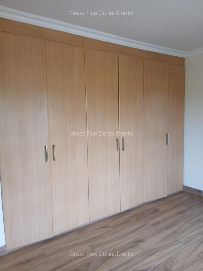 4 Bed Villa with En Suite in Rosslyn - 17