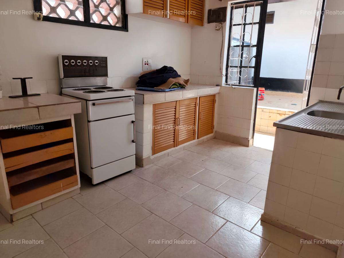 4 Bed House with En Suite in Loresho - 11