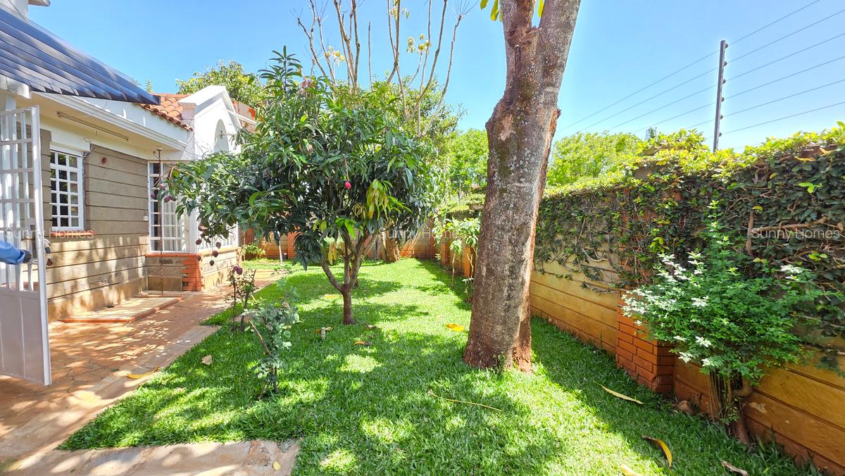 3 Bed Townhouse with En Suite at Old Runda - 15