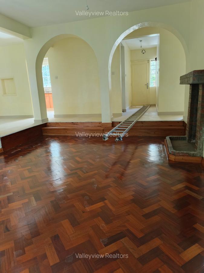 4 Bed Townhouse with En Suite at Lavington - 10